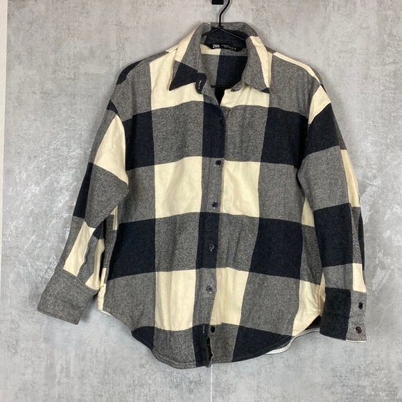 Zara black and cream boxy plaid flannel top - Picture 2 of 6